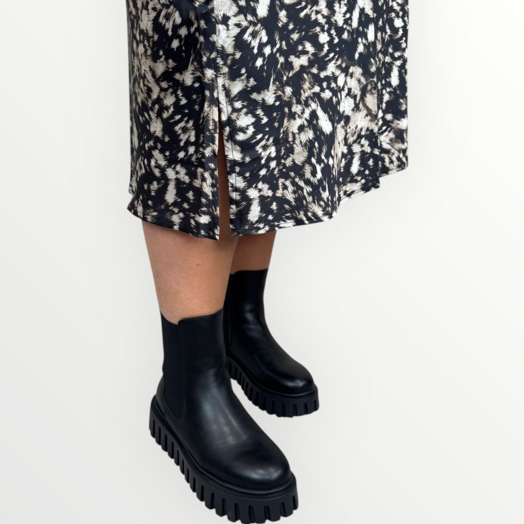 CARMAKOMA - GONNA DOMINA