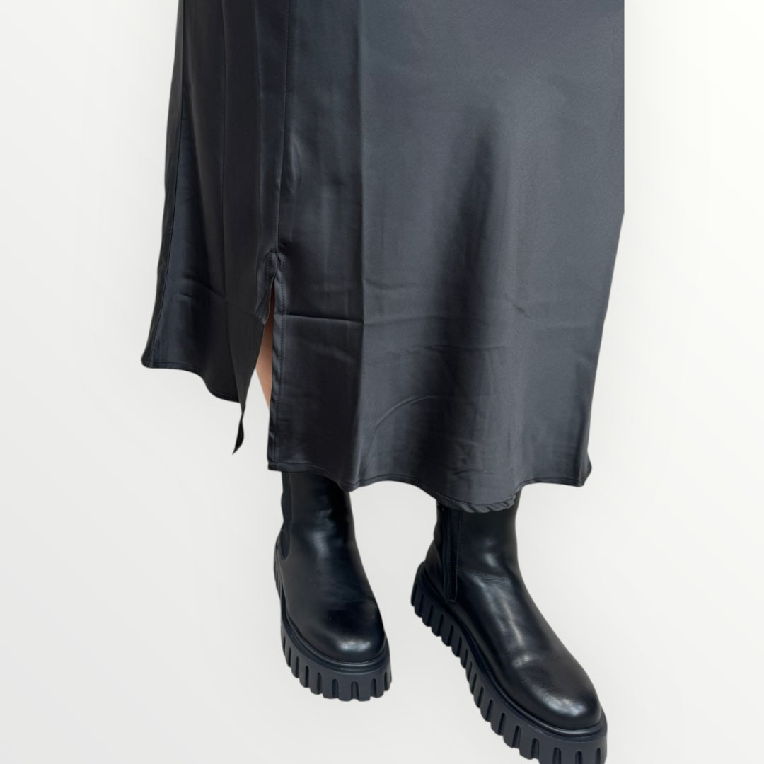 CARMAKOMA - GONNA DOMINA